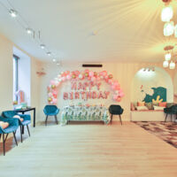 Salle avec décoration anniversaire enfant