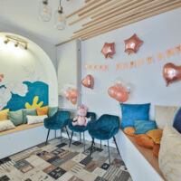 Salle avec décoration anniversaire enfant