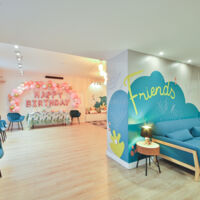 Salle avec décoration anniversaire enfant