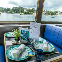 Salle bateau restaurant à bord de l'Aigrette, bateau restuarant Bénodet Bretagne