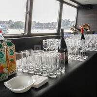 Bar cocktail pour une croisière privative sur le bateau restaurant à Bénodet