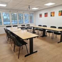 U en salle de réunion
