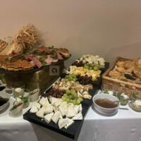 Un buffet pour un repas de groupe