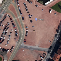 Immense parking gratuit en face de la chapelle