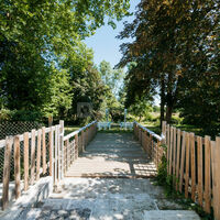 Pont vers cérémonie laïque ou autre animation