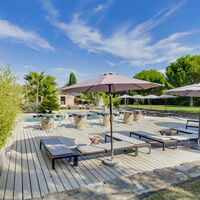 Espace piscine -- terrasse extérieure