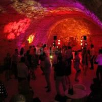 Dancefloor dans la cave voûtée