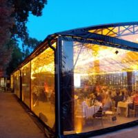 Orangerie avec éclairage du jardin exotique