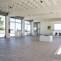 Salle en installation galerie vue mer