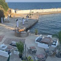 Bar-lounge sur le port