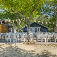 Terrasse près du préau