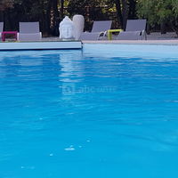 La piscine et jacuzzi