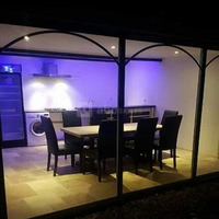 LA VERANDA ET SON SALON