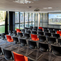 Salle ALTITUDE 3228 en configuration conférence ou plénière