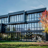Vue extérieure du Hub ds alpes et restaurant au RDC