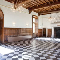 Salle rez-de-chaussée chateau porte coté parc