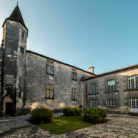 Cour salle au casque