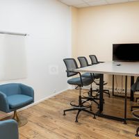 Salle avec Table haute
