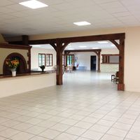 Salle de 400 m² configurée en L