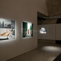 Exposition rez de chaussée en soirée