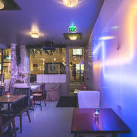 Salle principale (vue depuis le bar)
