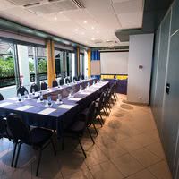 Salle de réunion en U