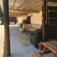 Préau couvertLe Chardonnay/ mobilier compris