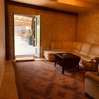 Le Chardonnay/ espace couvert entre préau et salle
