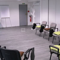 Salle de formation jaune