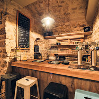 Bar salle voutée