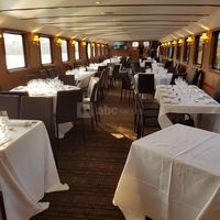 Repas assis à bord de la Sans Souci