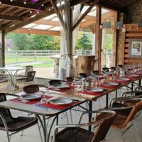 Repas sur la terrasse couverte