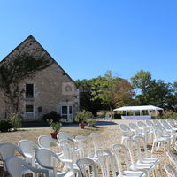 Les environs immédiats de la grande salle