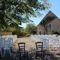 Les environs immédiats de la grande salle