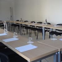 Salle de réunion en U
