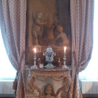 Dans le vestibule