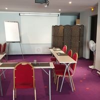 SALLE HERMES EN U