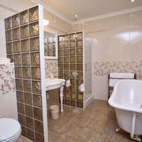Salle de bains chambre violette