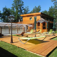 Plages de la piscine et jacuzzi