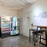 Espace Tuilerie (accès WC + distributeurs)