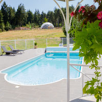 Piscine sécurisée et chauffée en été