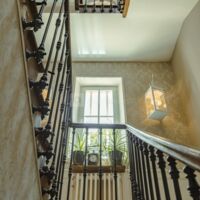 Escalier menant aux chambres