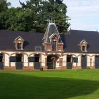 Une trés belle ecurie complete le cadre