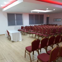 En conférence