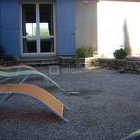 Extérieur piscine donnant sur salle réunion