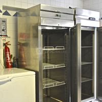 Cuisine vu deux chambres froide et congélateur