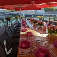 La terrasse agencée et décorée pour un anniversaire