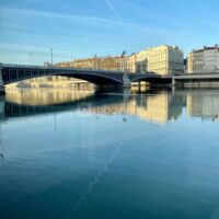 Vue de la péniche sur le Rhône
