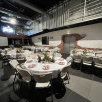 Salle actu avec table