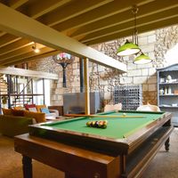 Salon avec billard